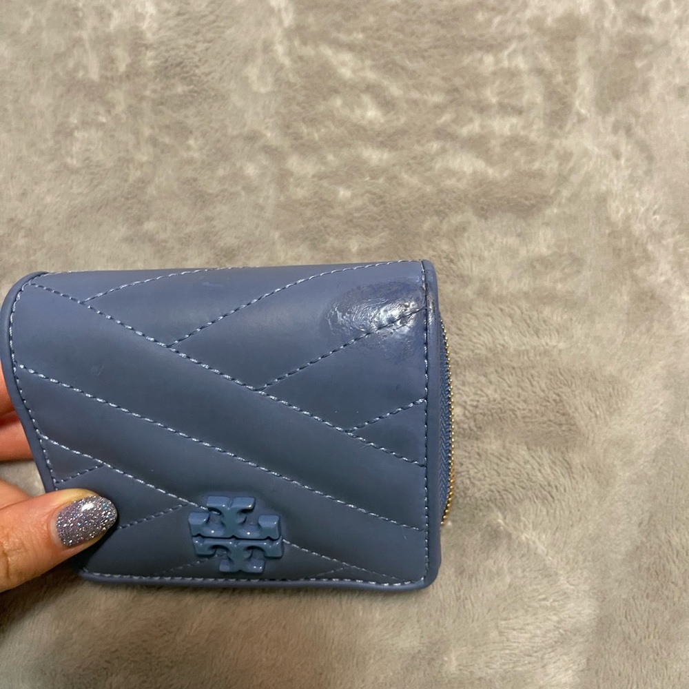 Tory Burch bi fold wallet - Picture 3 of 16